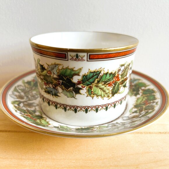 Spode Christmas Rose Vintage Teacup and Saucer Set - Picture 5 of 8